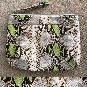 NEW ELIZABETH ARDEN Snakeskin Wristlet PURSE